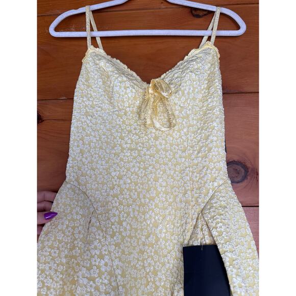 NWT Lulus Ninetta Light Yellow Floral Jacquard Lace-Up Midi Dress Party Size XS - Picture 5 of 11